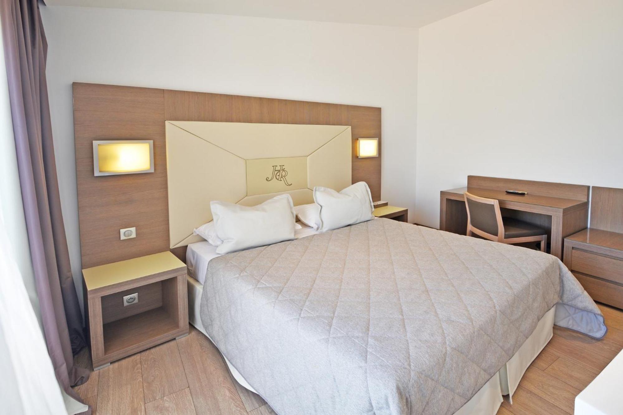 Hotel Le Rocher กาลวี ภายนอก รูปภาพ