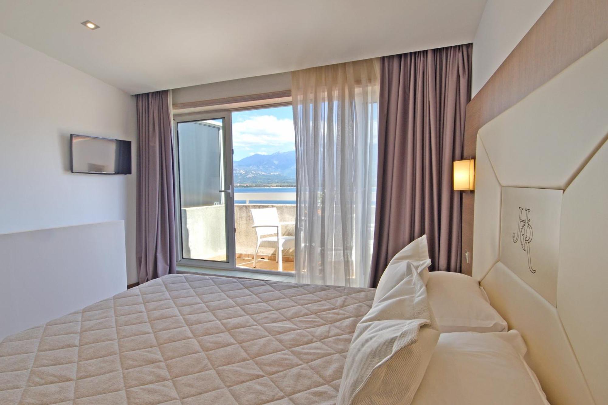 Hotel Le Rocher กาลวี ภายนอก รูปภาพ