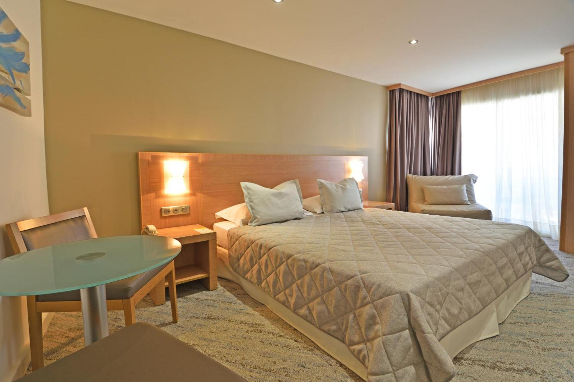 Hotel Le Rocher กาลวี ภายนอก รูปภาพ
