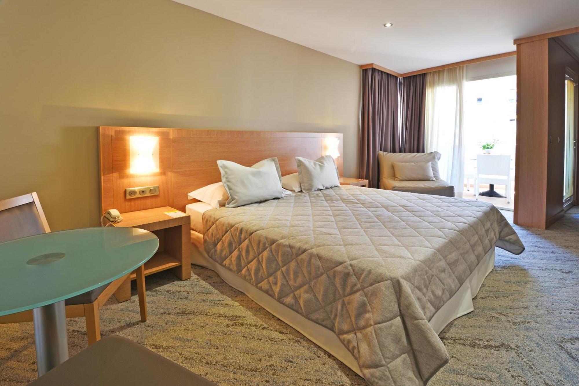 Hotel Le Rocher กาลวี ภายนอก รูปภาพ