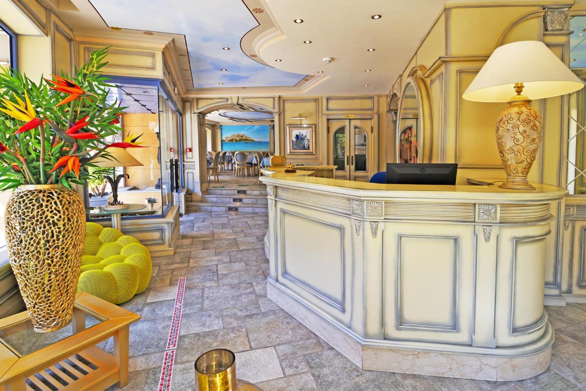 Hotel Le Rocher กาลวี ภายนอก รูปภาพ